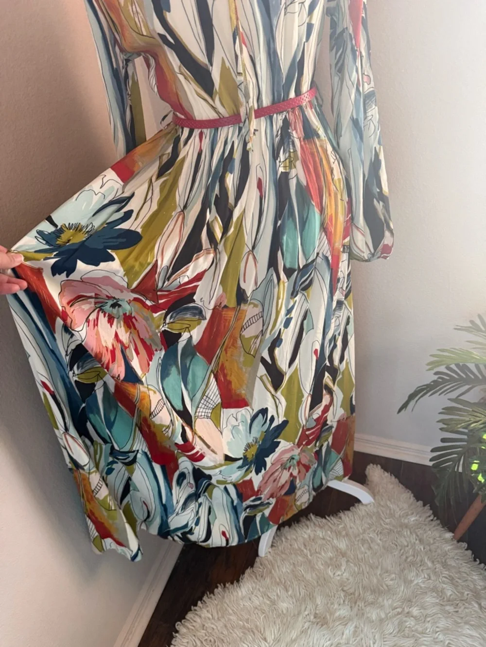 Elegant Floral Maxi Dress – Long Sleeve – Size Large – Chic & Flowing Style. - Picture 6 of 9